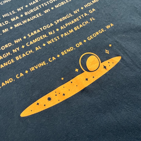 🎸 '23 Dave Matthews Band 2023 Space Surrounded Earth Soft Two Side Clean Tour T - Picture 14 of 14